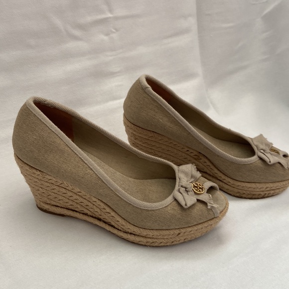Tory Burch Jackie peep toe canvas beige espadrille wedge heel size 7.5 - Picture 4 of 12